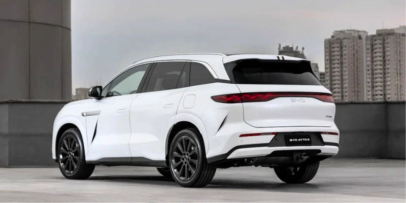 Atto 8 traseira SUV 7 lugares  híbrido da BYD
