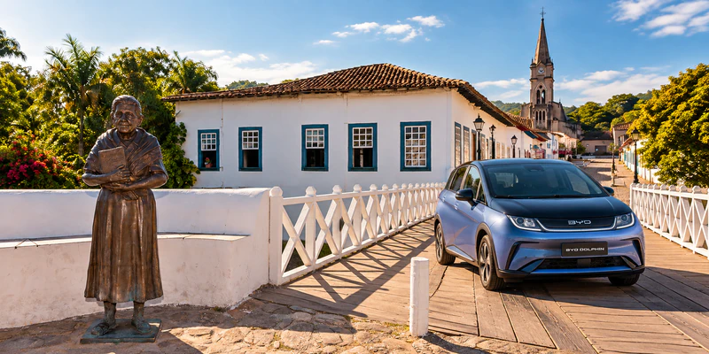 Estátua de bronze de Cora Coralina no Centro Histórico de Goiás Velho, com BYD Dolphin por assinatura godrive em Goiás