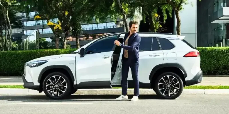 Foto com o carro? Inspire-se nessas poses e saia do comum