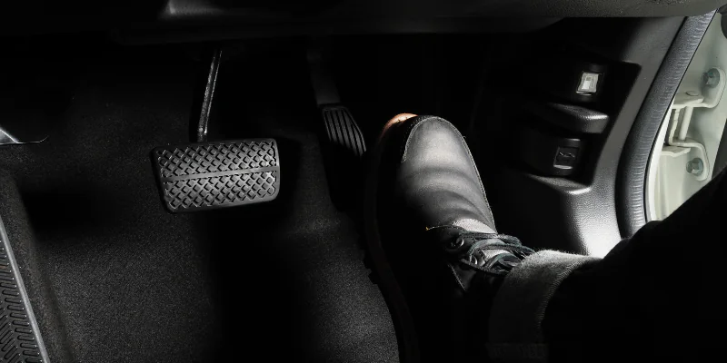 Frenagem regenerativa: como funciona nos carros