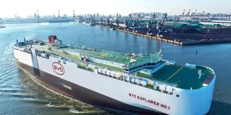 Navio da BYD amplia distribuição de carros elétricos no mundo