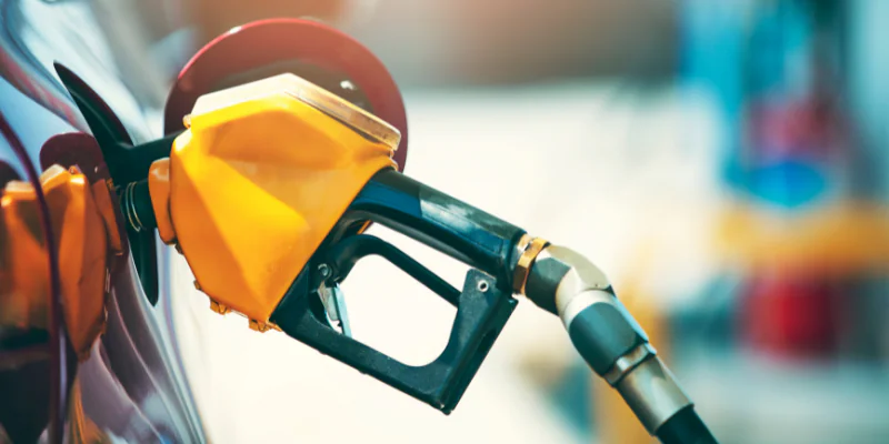 Preço da gasolina: carro por assinatura alivia custo extra