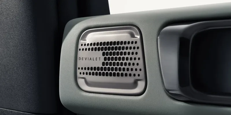 DENZA B5 usa sistema de áudio premium Devialet para som de alta fidelidade no SUV carro de luxo